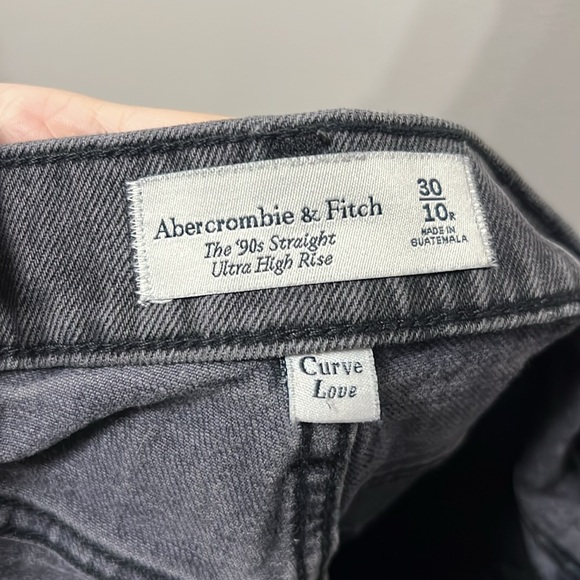 Abercrombie & Fitch Curve Love Ultra High Rise 90s Straight Jean - Picture 9 of 16